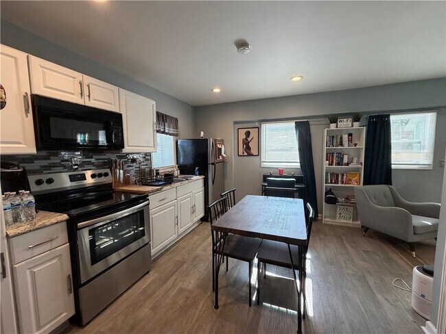 Building Photo - 2701 Hood Ave NW