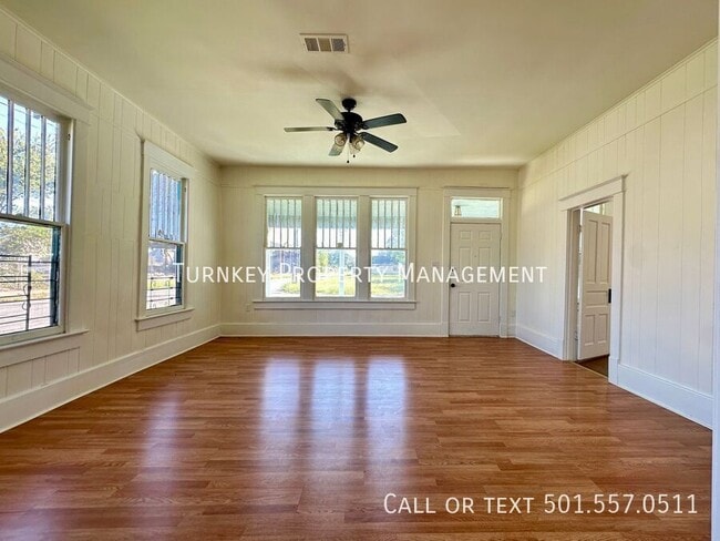 Building Photo - 502 S Florida St