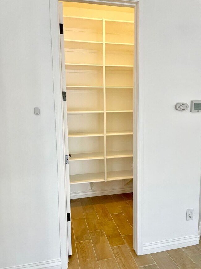 Building Photo - Gorgeous 3 Bed/2.5 Bath + Den Home In Chandler! Gated Community & Upgrades Throughout Home!