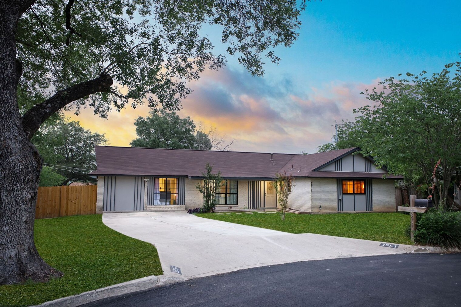 Building Photo - 3951 Starhill Dr