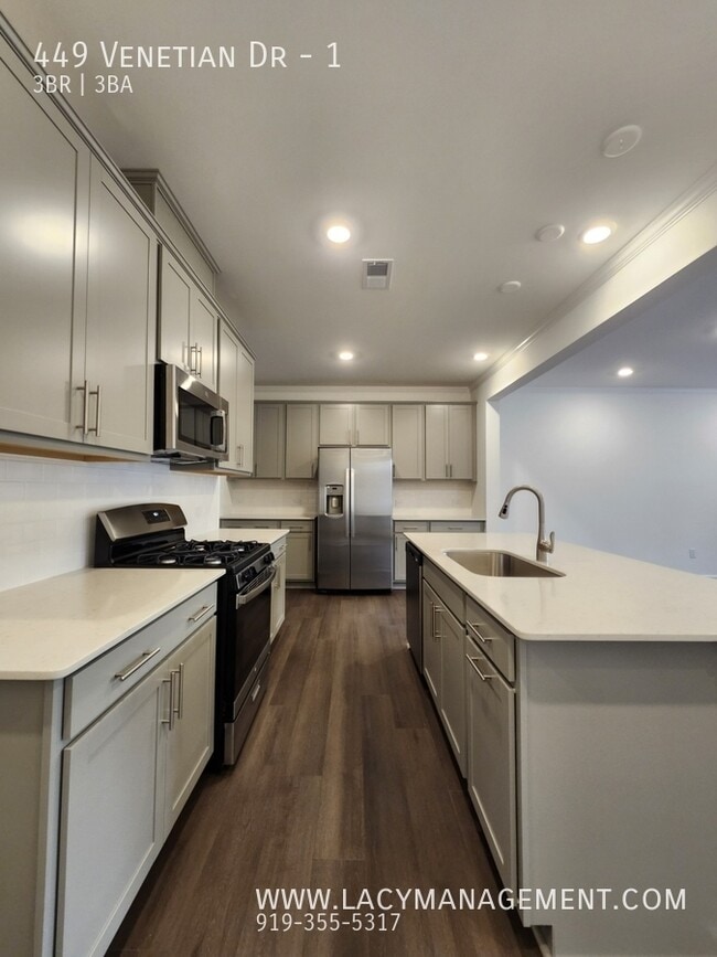 Building Photo - 449 Venetian Dr