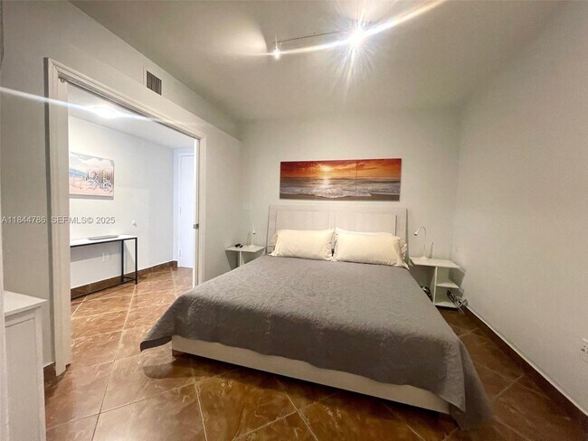 Building Photo - 1830 S Ocean Dr