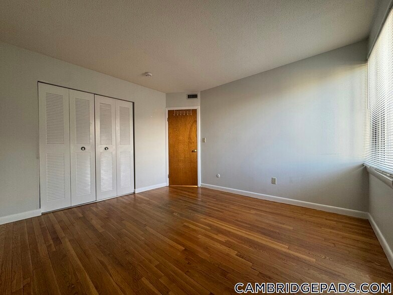 Building Photo - 20 Hubbard Ave