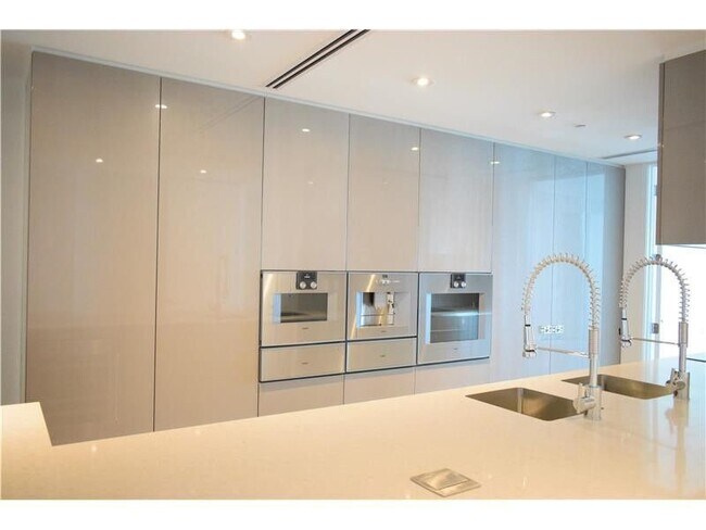 Building Photo - 9349 Collins Ave