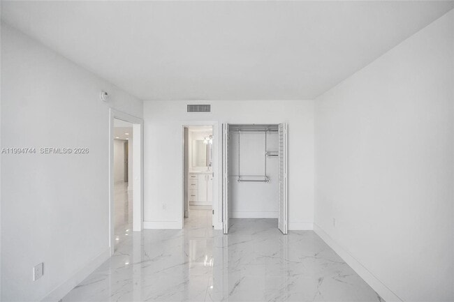 Building Photo - 3625 N Country Club Dr