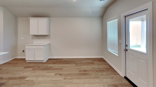 Building Photo - A Very Stunning and Spacious 4 Bedroom 2 Bath Home in Putnam City Schools