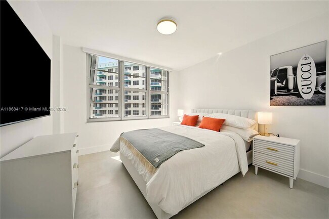 Building Photo - 5151 Collins Ave