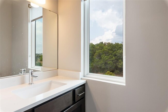 Building Photo - 7913 Floracita Ln