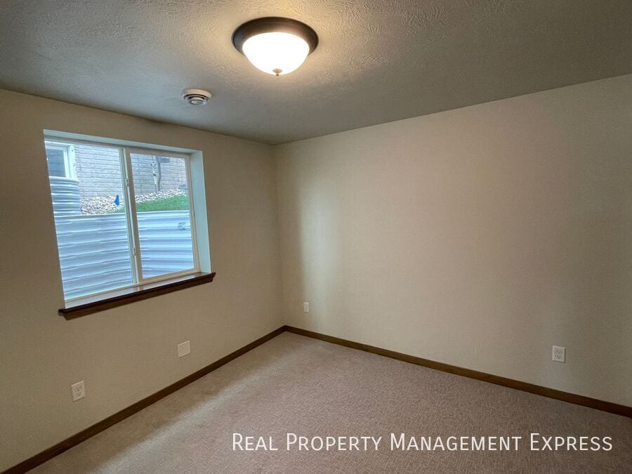 Building Photo - BRAND NEW 4 BED 3 BATH TWIN HOME