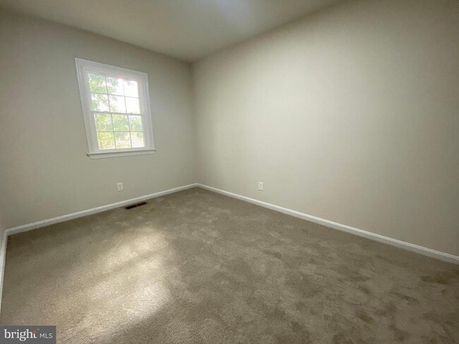 Building Photo - 9 Farrell Ln