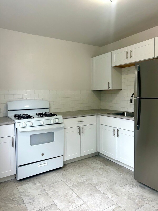 Building Photo - 723 Taylor Ave