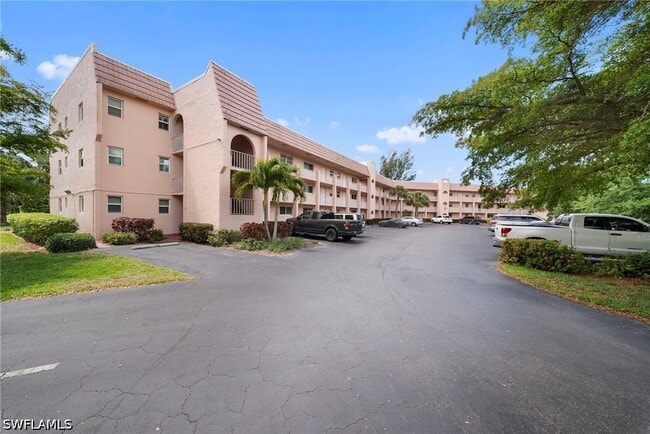 Building Photo - 400 Forest Lakes Blvd