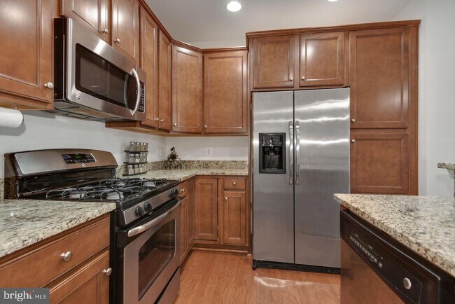 Building Photo - 43881 Centergate Dr