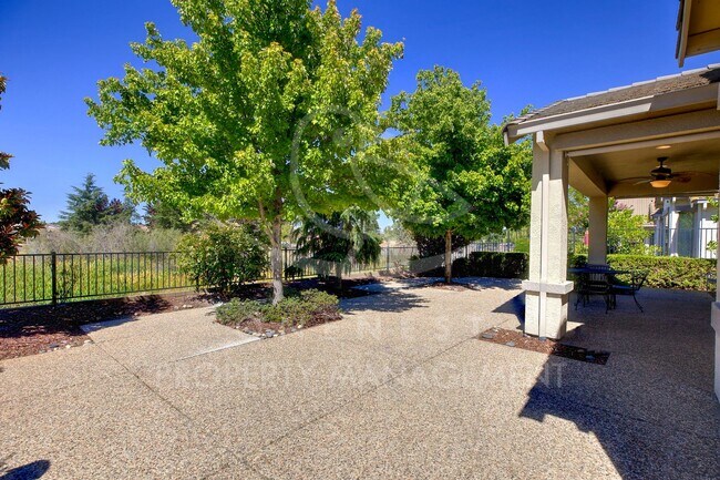 Building Photo - 400 Lilypond Ln
