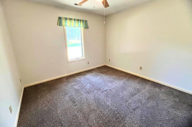 Building Photo - 2509 Hollyhock Dr