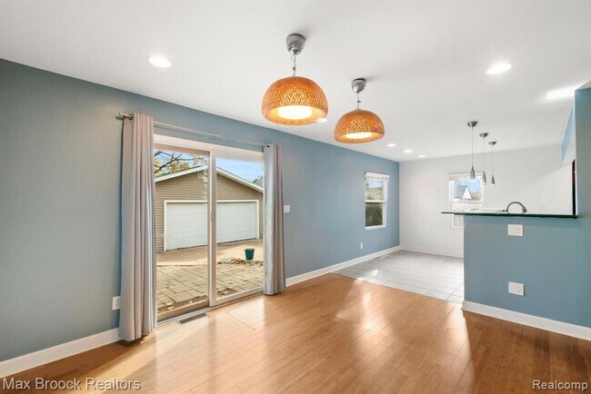 Building Photo - 3602 Elmhurst Ave