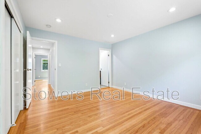 Building Photo - 1099 Larch Ave