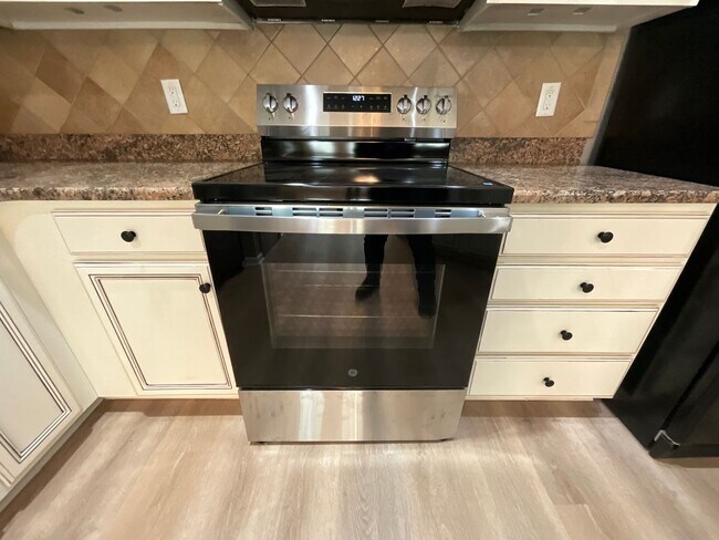 Building Photo - Immaculate 3 bedroom/2.5 bathroom in Tanner Woods!