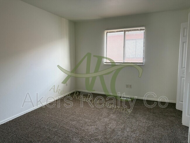 Building Photo - 1401 E 19th St