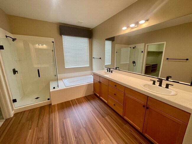 Building Photo - Beautiful Home in ArrowCreek!