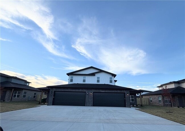 Primary Photo - 531 Cosmos St