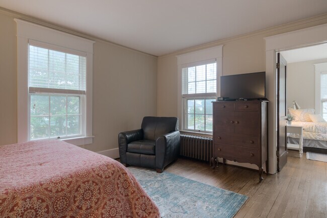 Building Photo - 207 Otey St