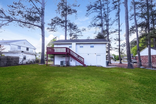 Building Photo - 2436 Southgate Dr