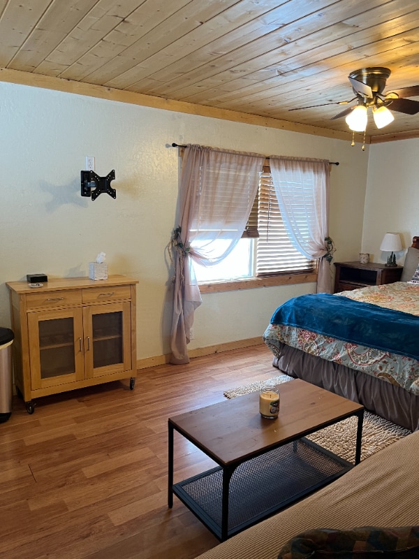 Building Photo - 4005 Cedar Ave