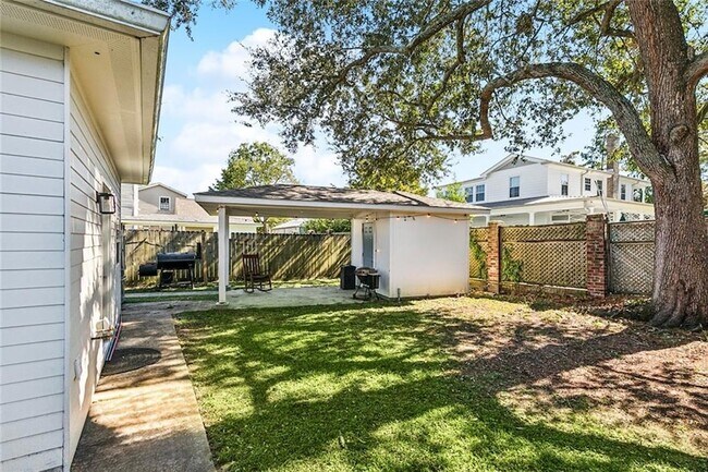 Building Photo - 940 Florida Blvd