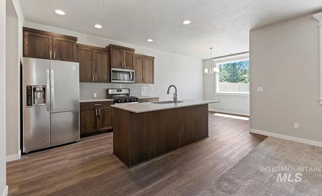 Building Photo - Stunning 4-Bedroom Home with Privacy & Low-Maintenance Living in Verado