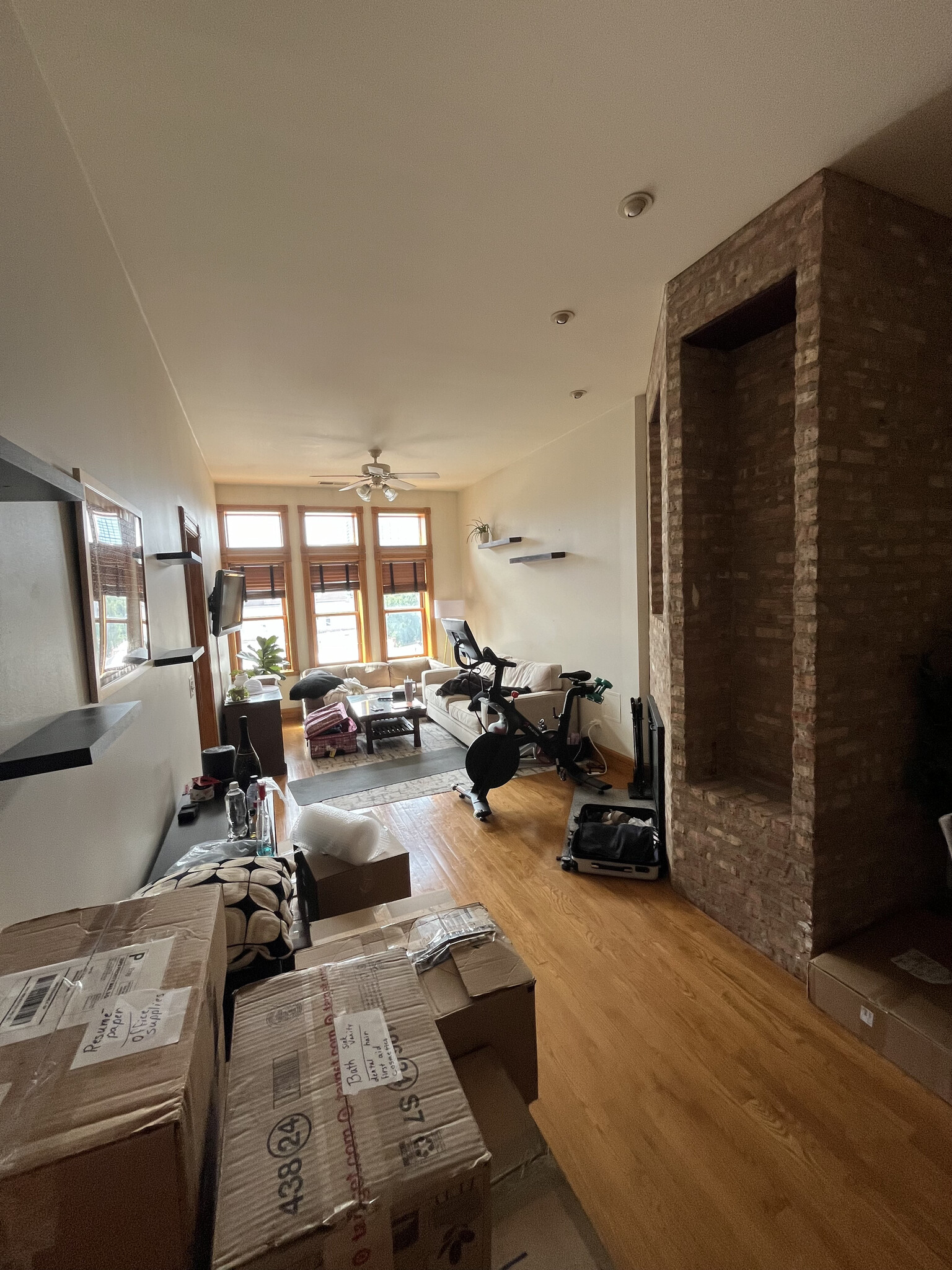 Building Photo - 1162 W Grand Ave