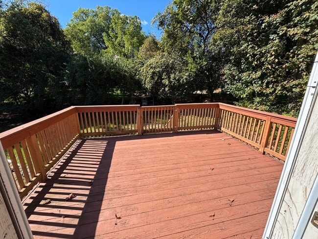 Building Photo - 4 Bedroom Home in Pleasant Hills! - Availa...