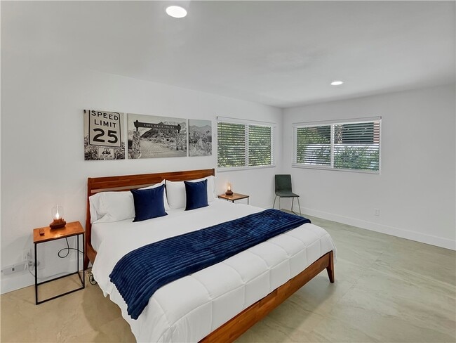 Building Photo - 54905 Avenida Diaz