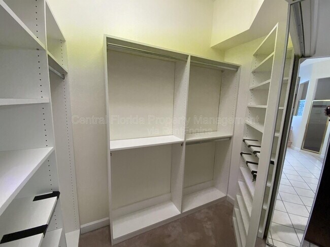 Building Photo - 5614 Craindale Dr