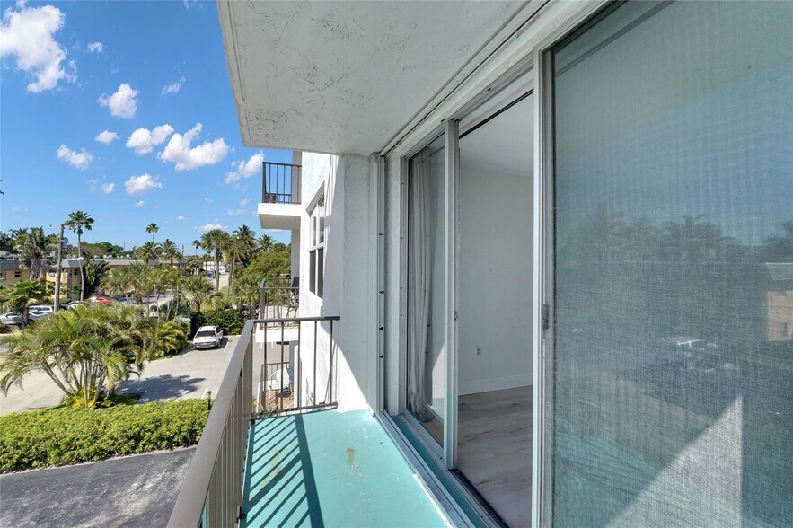 Building Photo - 301 Croton Ave