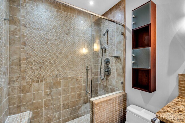 Building Photo - 2016 Aspen Dr