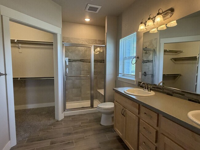 Building Photo - $200 Off First Month! Secure, Stylish & Convenient – 2 Bed Condo in Loveland
