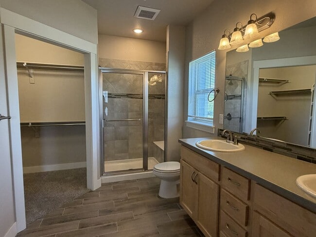 Building Photo - 4642 Hahns Peak Dr