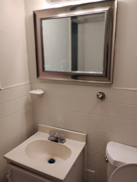 Building Photo - 123 Lucille Rd