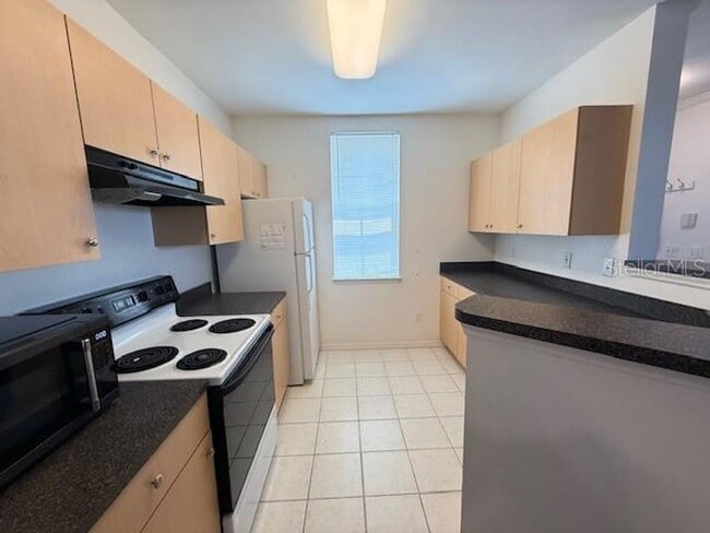 Building Photo - Siena one Bedroom condo with a Den