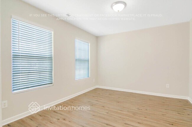 Building Photo - 914 Ujamaa Dr