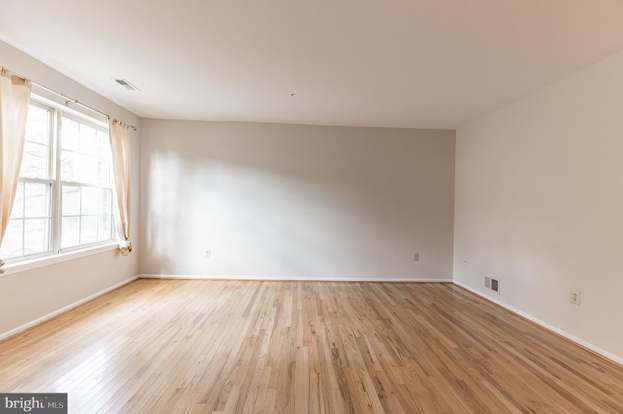 Building Photo - 1346 Chanticleer-