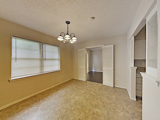 Building Photo - No Application Fee* Plus $250 Off First 2 ...
