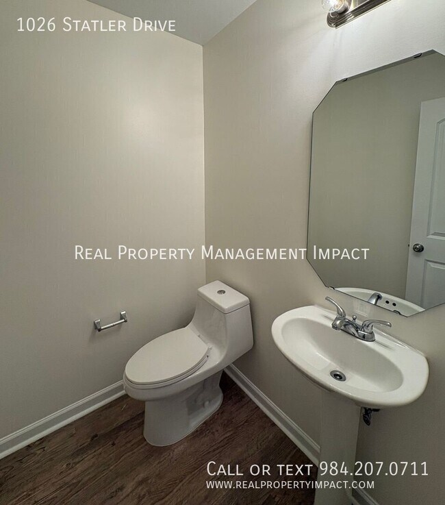 Building Photo - 1026 Statler Dr