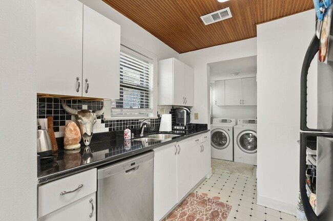 Building Photo - 5807 Vickery Blvd