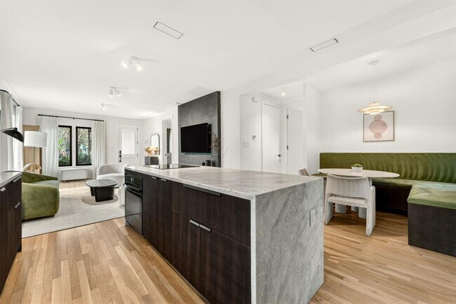 Building Photo - 509 E Mary St