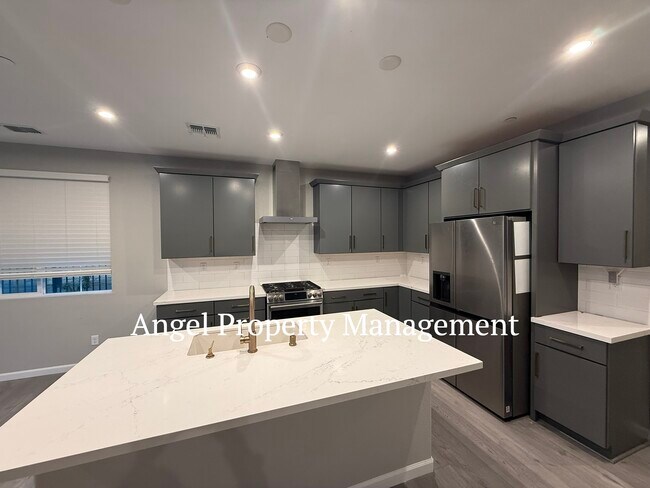 Building Photo - 433 Fuchsia Ct