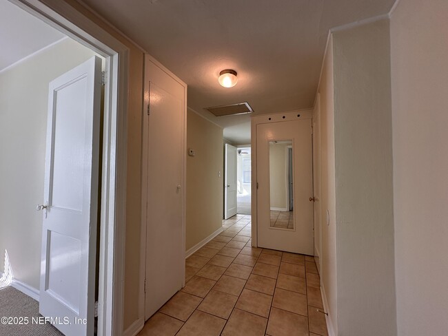 Building Photo - 1761 Lilly Rd E