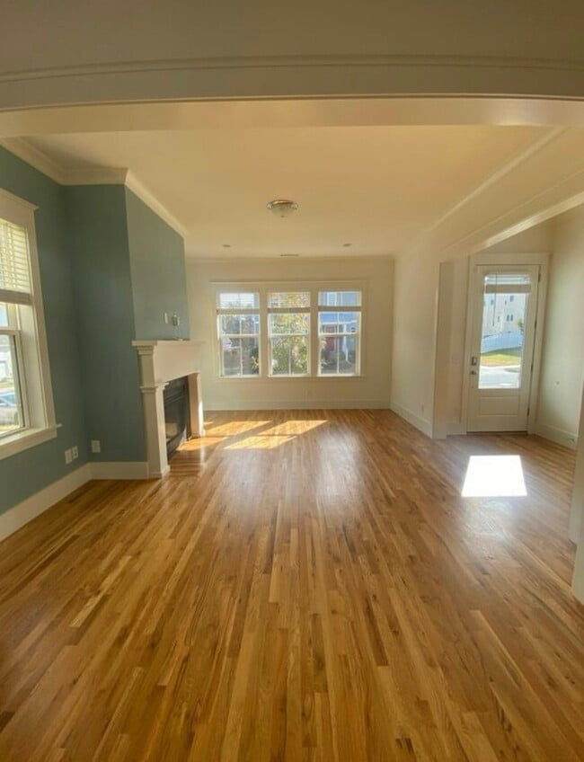 Building Photo - 225 Airlie Dr