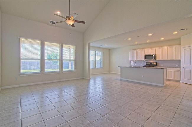 Building Photo - 5610 Wolf Pack Dr